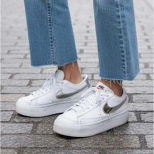 Nike | Women’s White/Silver Blazer ‘77 Low Top Lace Up Platform Sneakers Sz 9.5